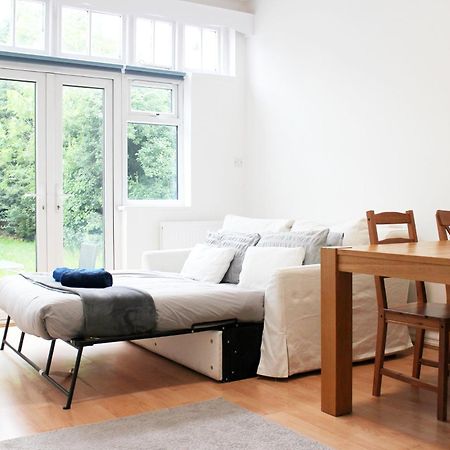 Large Garden Apartment On Golders Green High Road London Ngoại thất bức ảnh