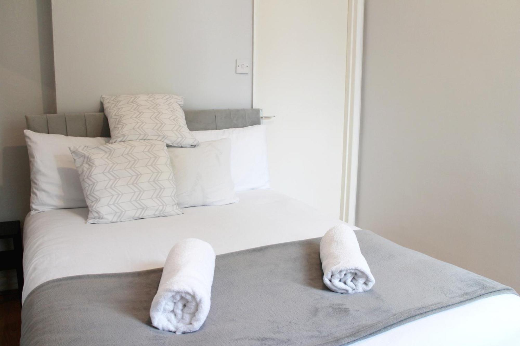 Large Garden Apartment On Golders Green High Road London Ngoại thất bức ảnh