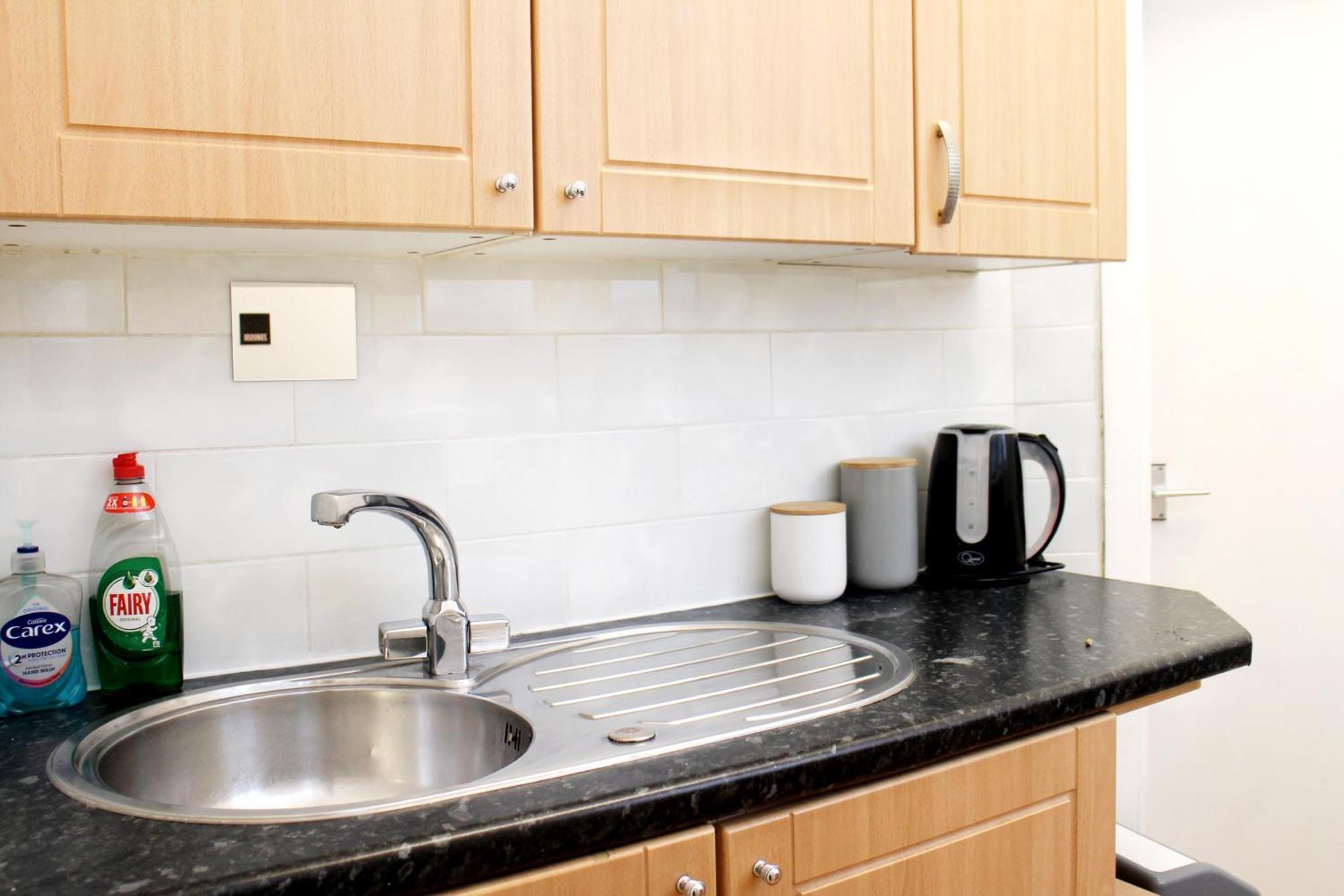 Large Garden Apartment On Golders Green High Road London Ngoại thất bức ảnh
