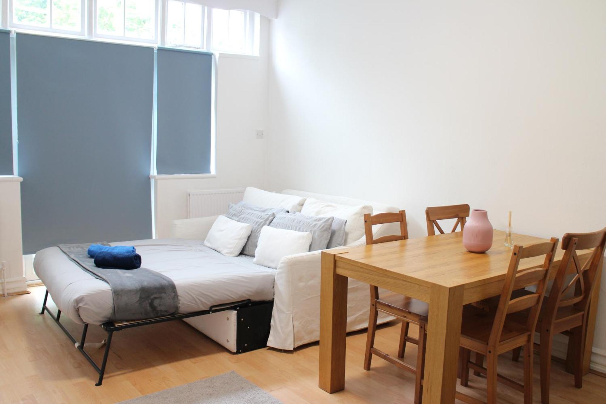 Large Garden Apartment On Golders Green High Road London Ngoại thất bức ảnh