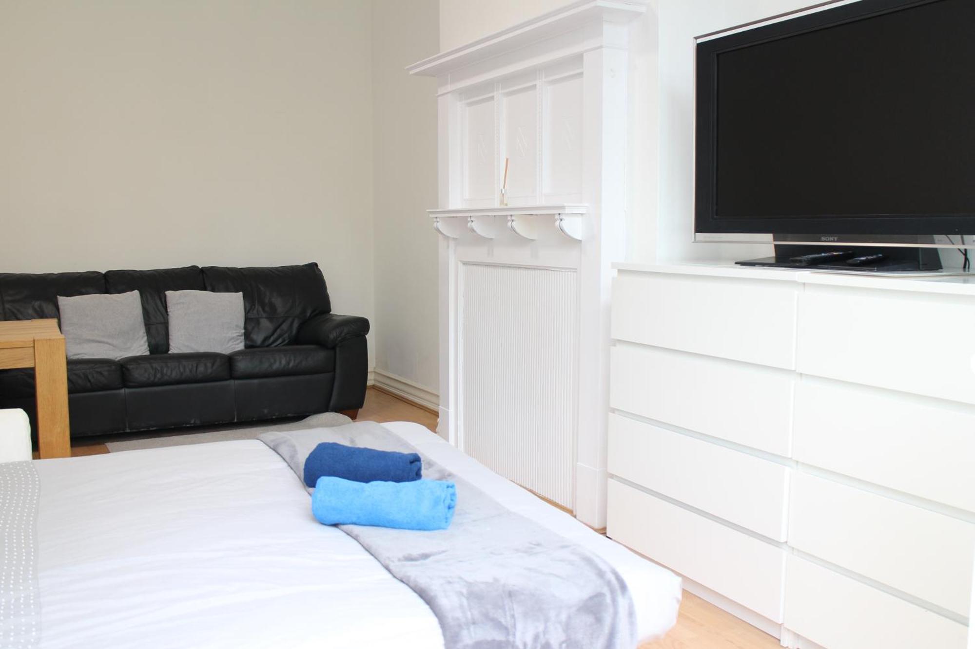 Large Garden Apartment On Golders Green High Road London Ngoại thất bức ảnh