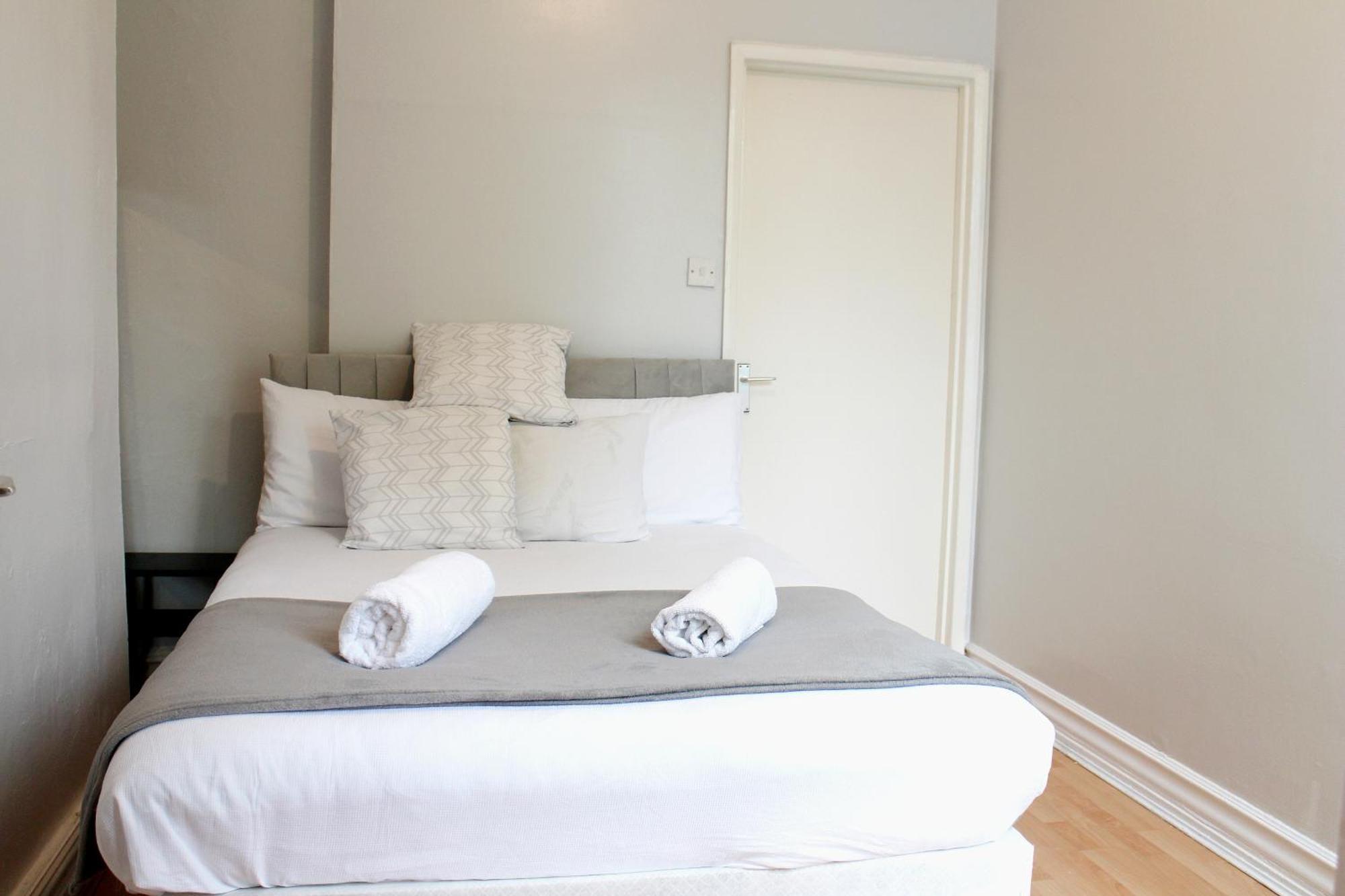 Large Garden Apartment On Golders Green High Road London Ngoại thất bức ảnh