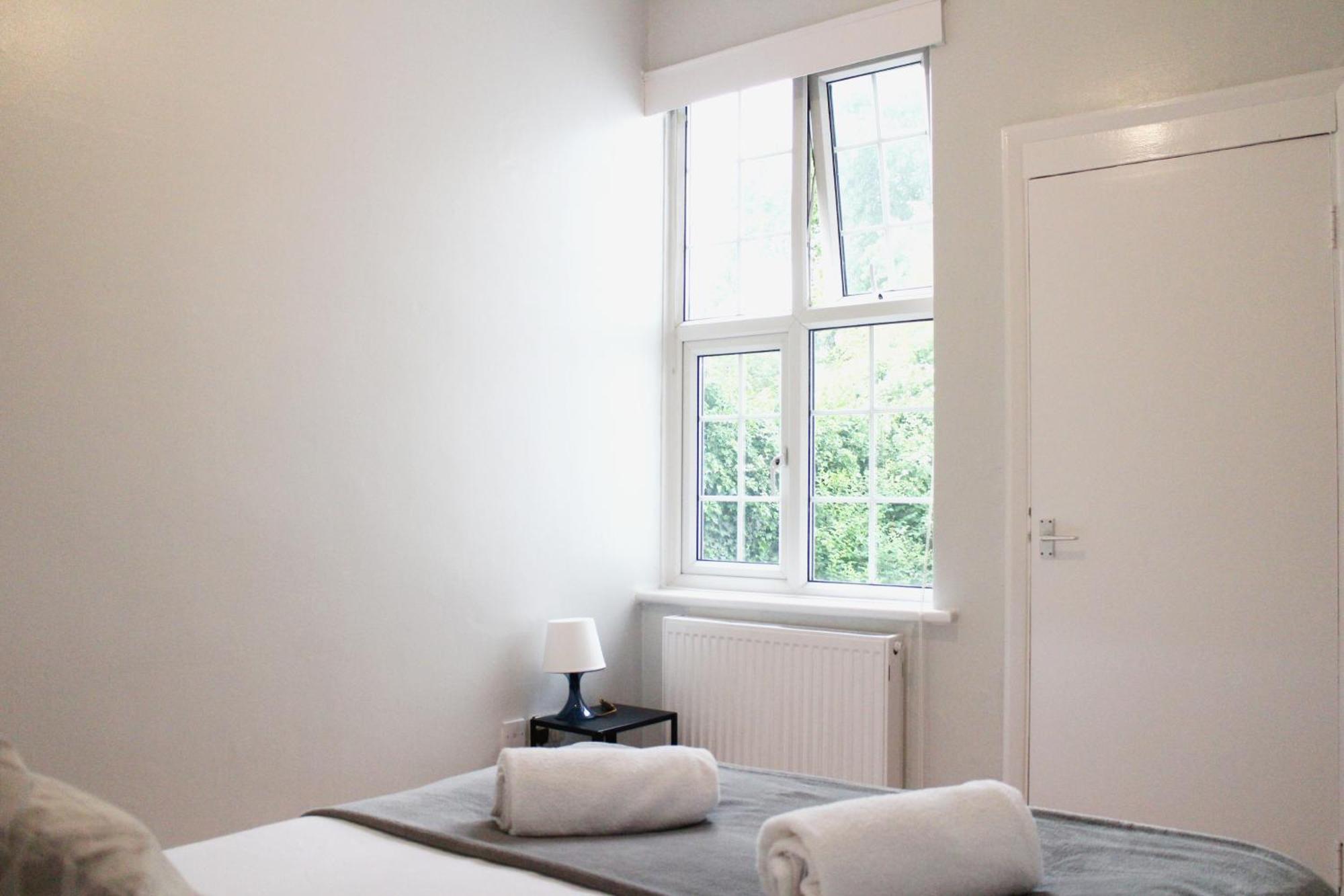 Large Garden Apartment On Golders Green High Road London Ngoại thất bức ảnh