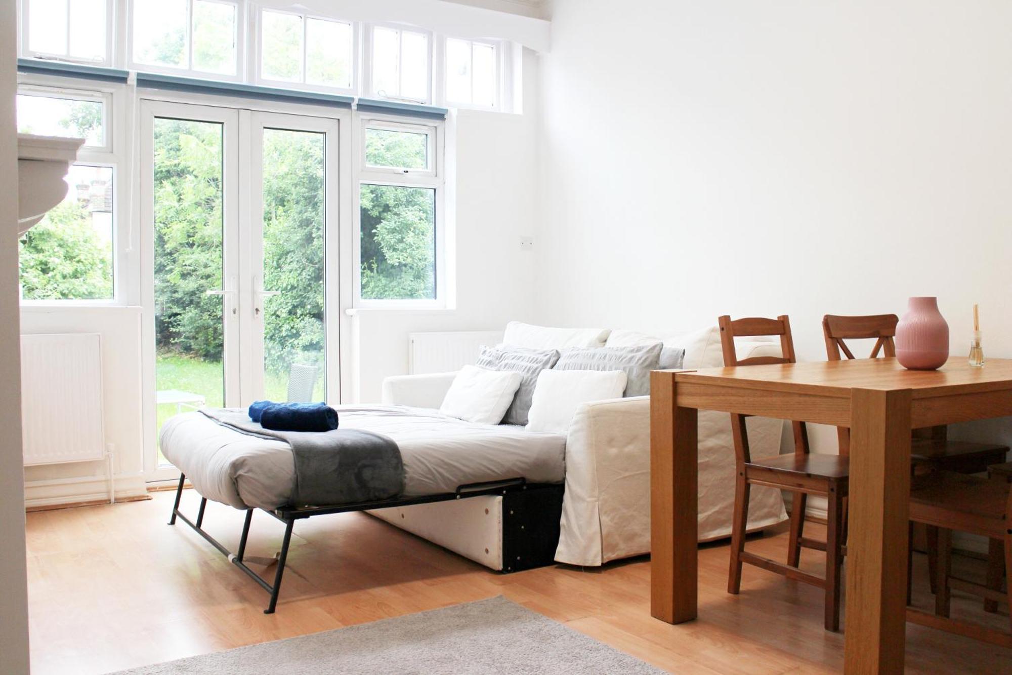 Large Garden Apartment On Golders Green High Road London Ngoại thất bức ảnh